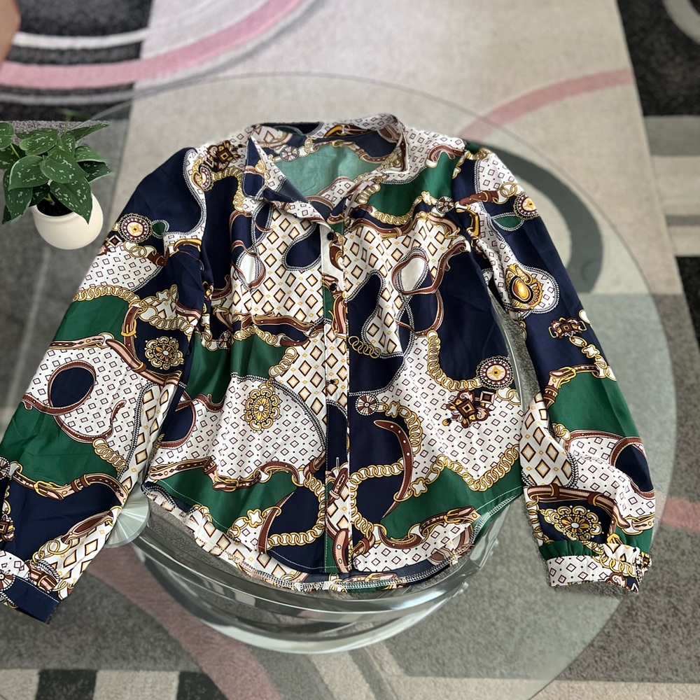Geometric Chain Print V Neck Shirt